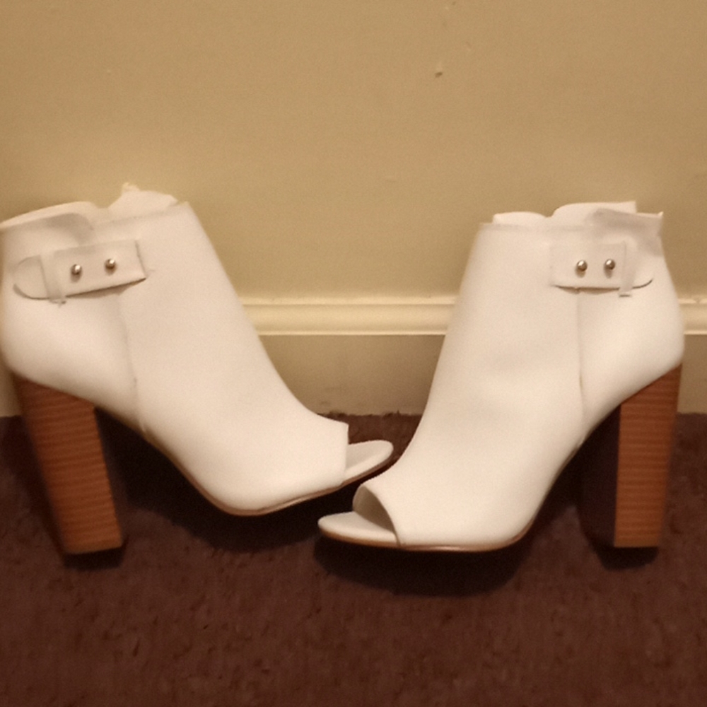 Open toe booties - Picture 3 of 4